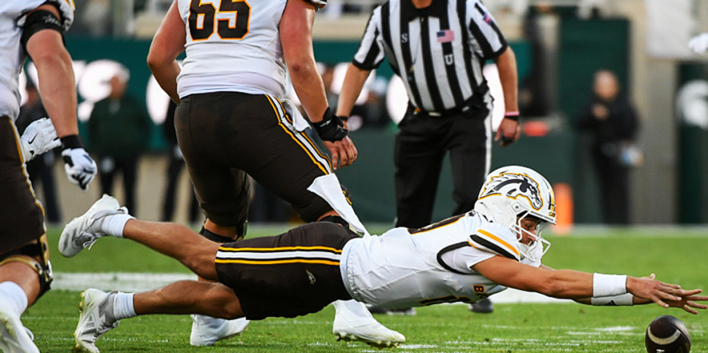 Western Michigan generates debate with Arabic jersey at NCAA college football opening game
