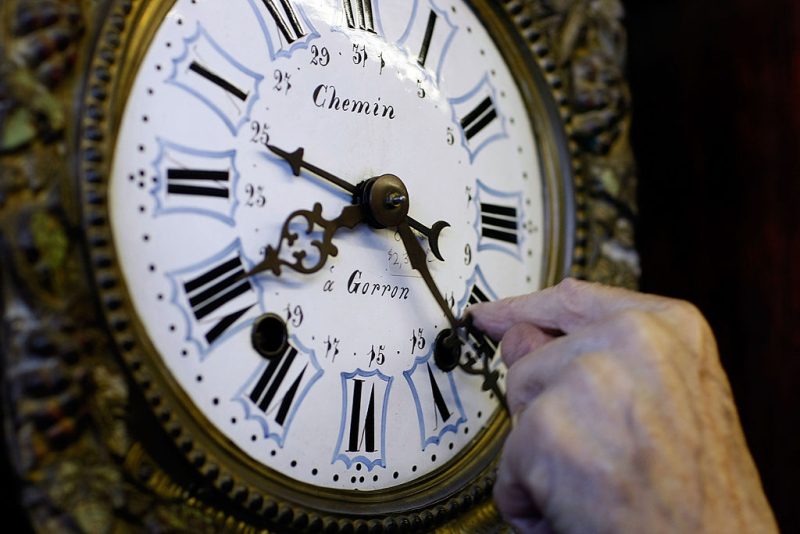 Who in Congress has backed the legislation for permanent daylight saving time?