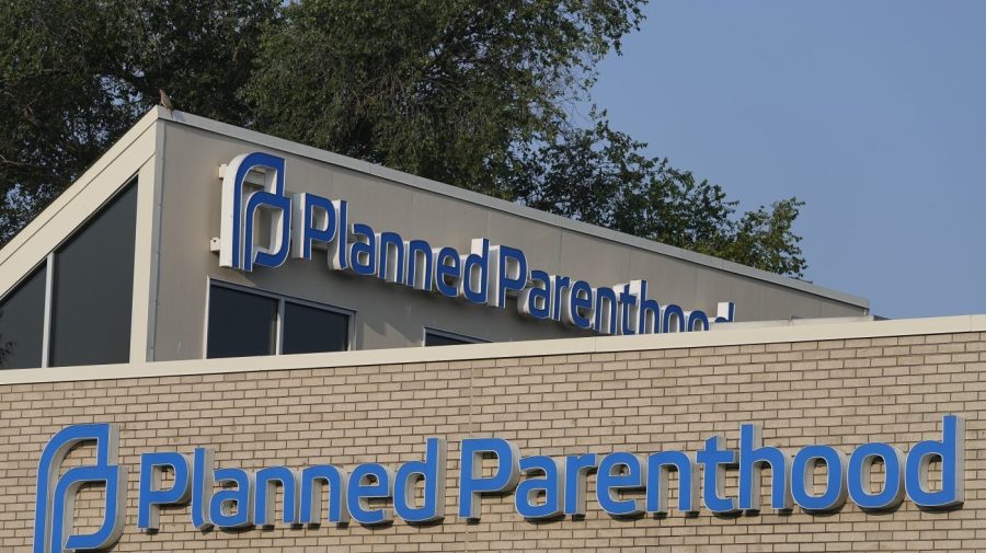 Wisconsin Planned Parenthood clinics to temporarily stop abortion appointments due to Trump tax law