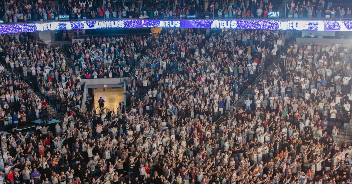 7,000 Students Gather at Grand Canyon University Arena to Worship Jesus