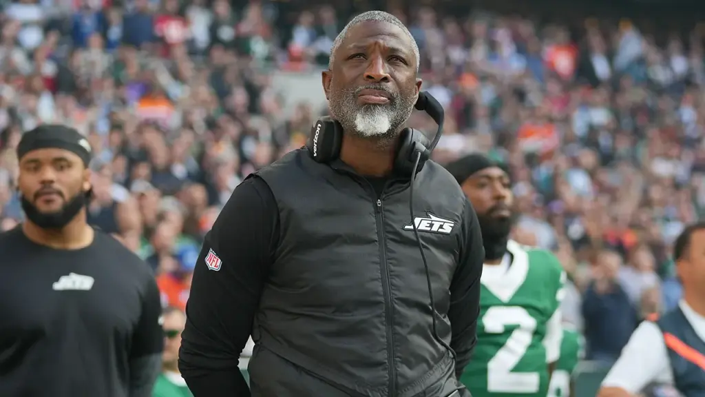 Aaron Glenn doesn't confirm Fields as Jets starter following first victory