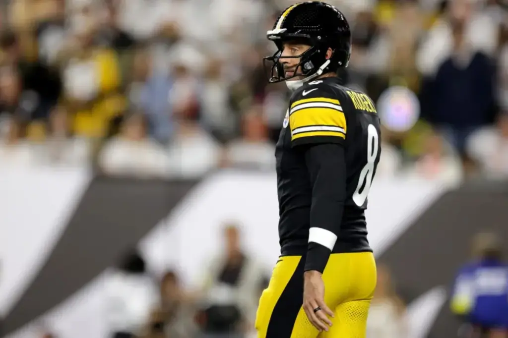 Aaron Rodgers plans to finish his career with the Packers.