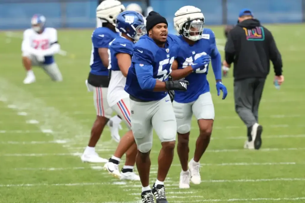 Abdul Carter appears on the Giants' injury report while aiming for a sack breakthrough.