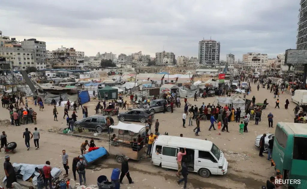 After the ceasefire, Gazans hurry to banks for cash only to discover it’s all gone.
