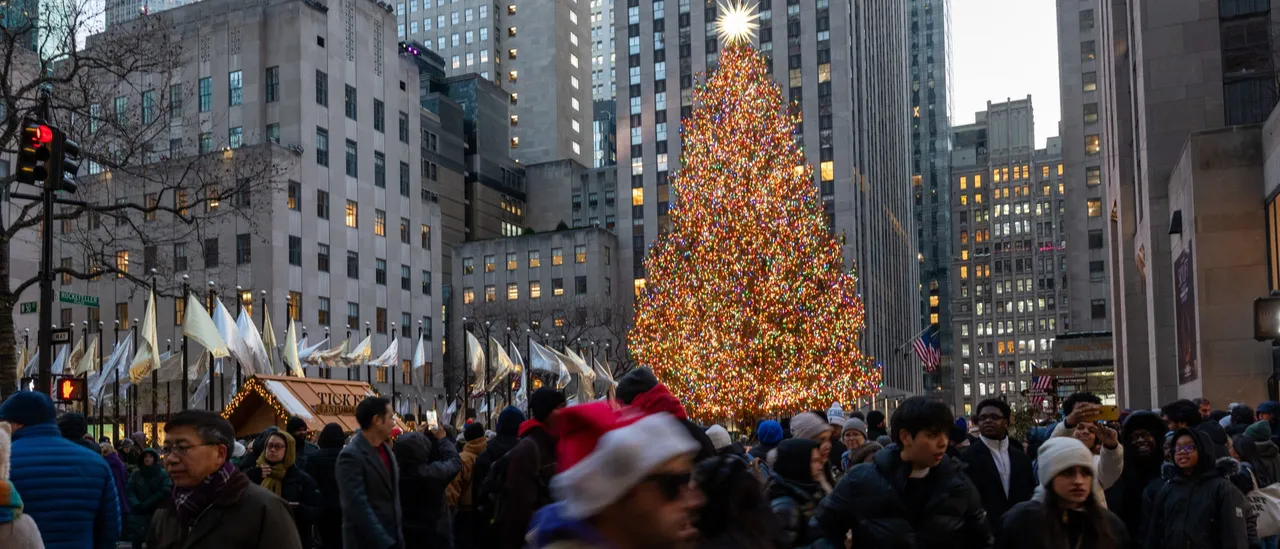 Americans Plan to Spend Normally for the Holidays, Despite Worries About Tariffs in the Media