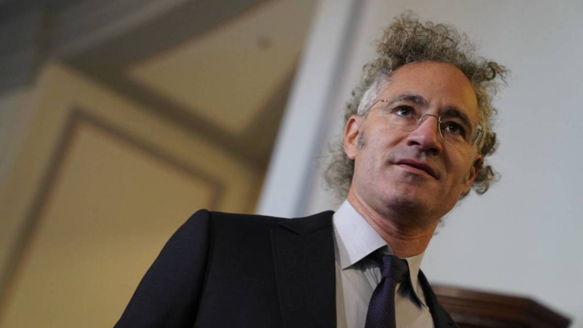 Analyst raises Palantir stock price target with a condition