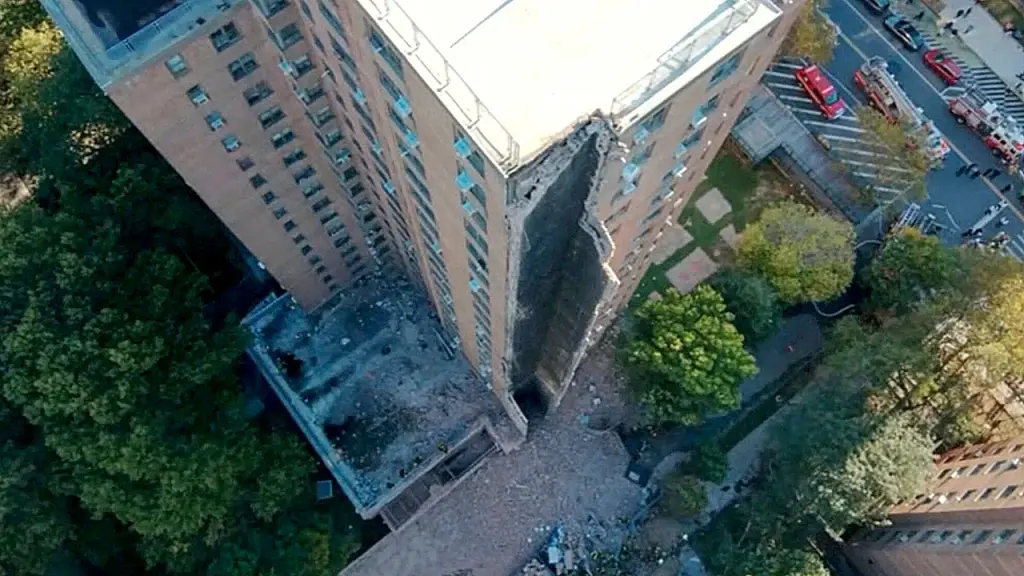 Apartment building in New York City suffers partial collapse