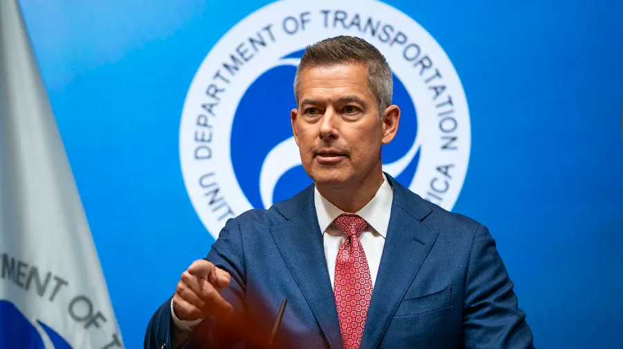 Big airports experience flight delays due to rising air traffic controller shortage