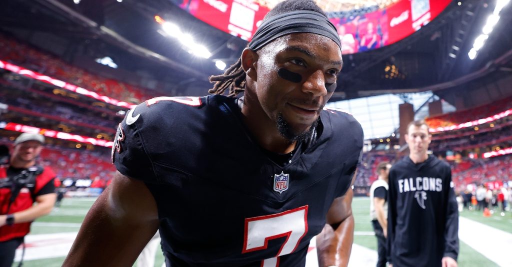 Bijan Robinson of the Falcons Says 'All Glory to Jesus' After Outstanding Performance