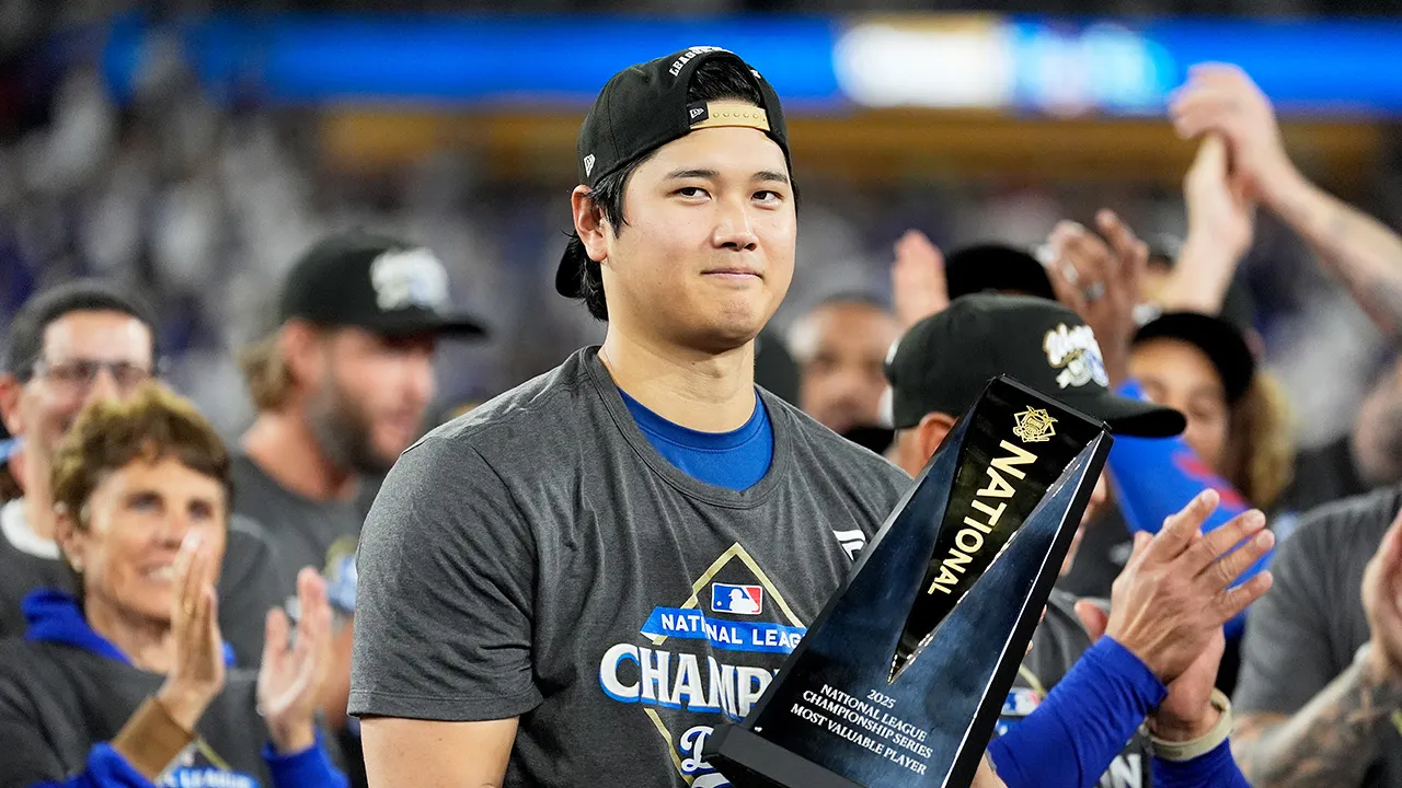 Blue Jays manager playfully suggests Shohei Ohtani should give back gifts from his free-agent visit