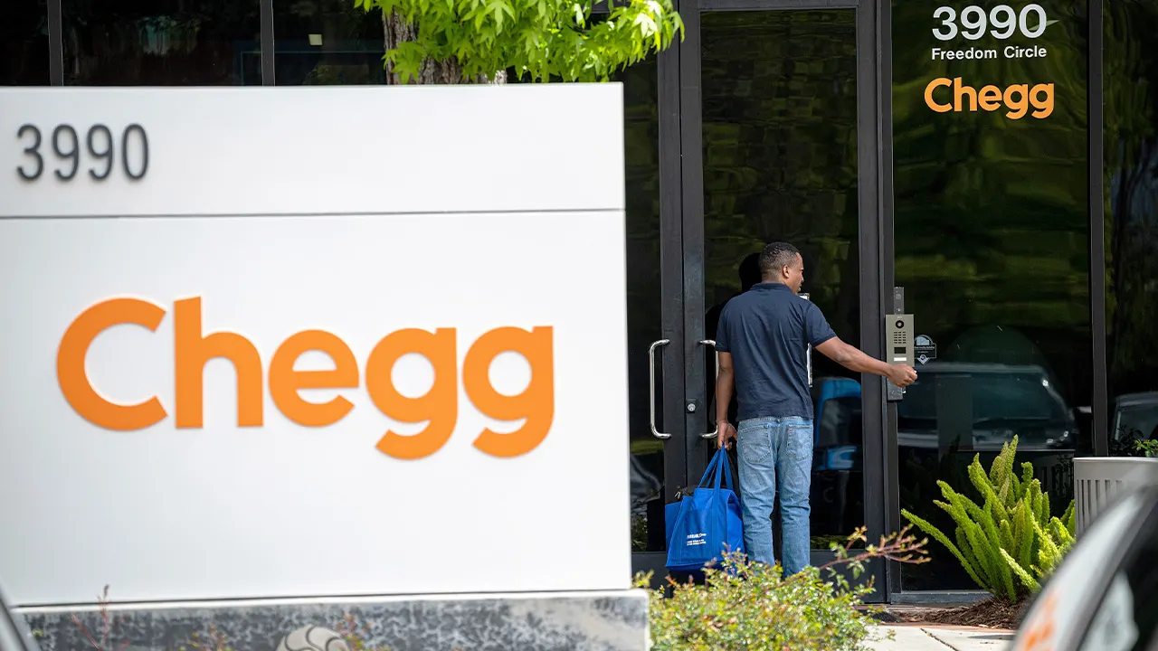 Chegg cuts 45% of its staff due to the influence of AI on online education.