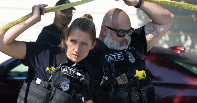 Chicago Sanctuary City Allegedly Directs Police to Overlook Assaults on ICE