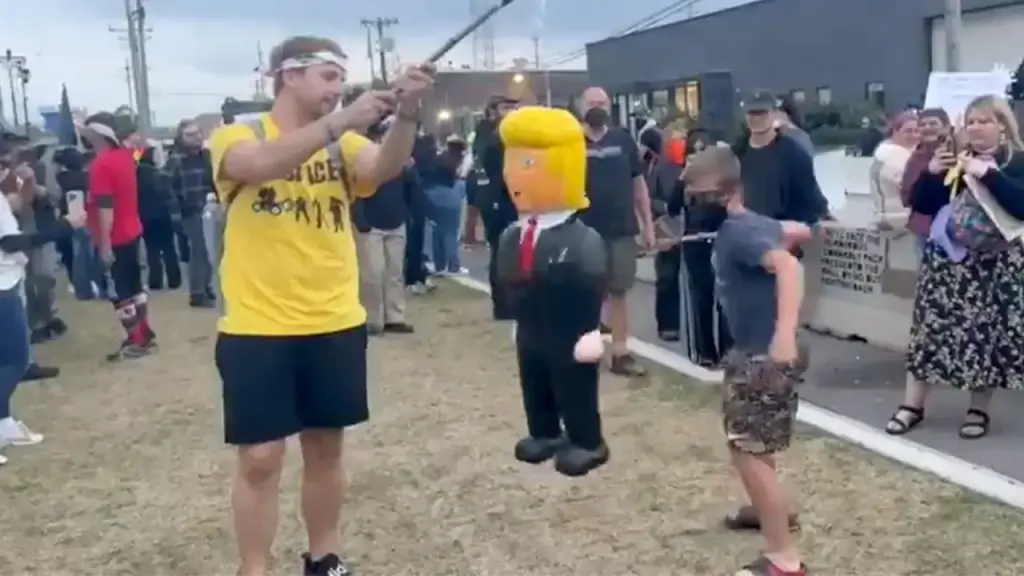 Child at 'No Kings' protest strikes Trump piñata