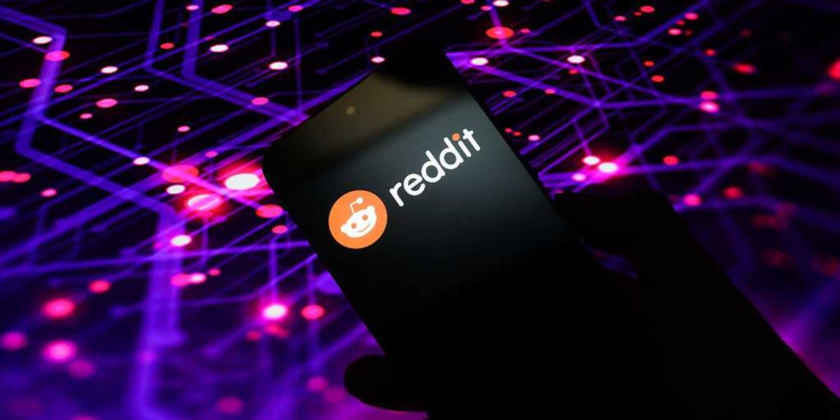 Chinese SIM farms are influencing Americans and disrupting society, intelligence experts report.