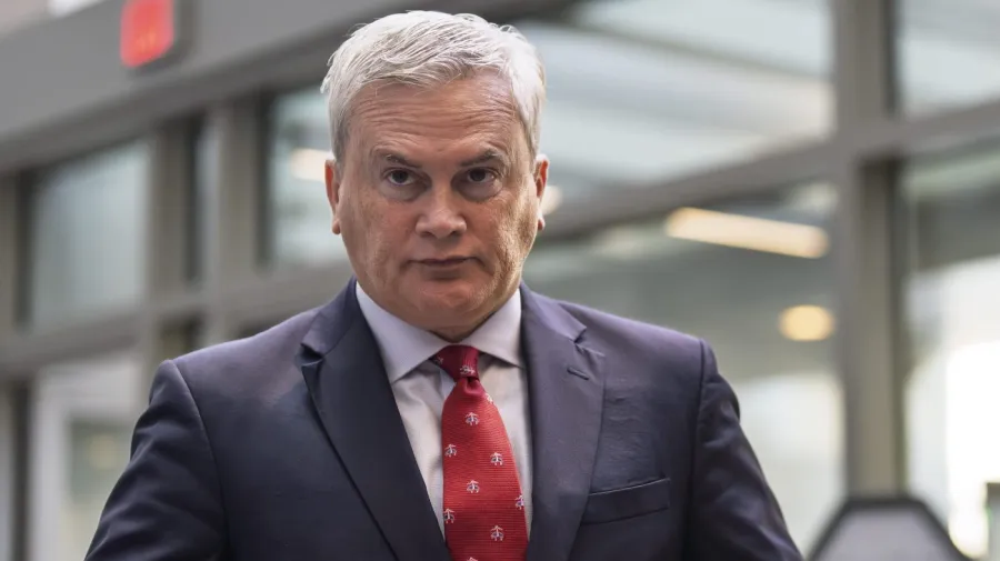 Comer states he would greatly advise Trump not to pardon Maxwell.