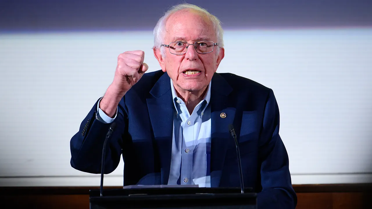 Conservatives commend audience member who challenged Bernie Sanders on the shutdown