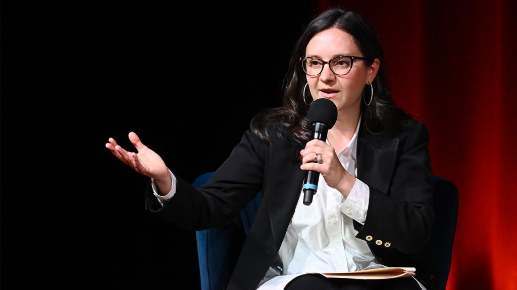 Critics of Bari Weiss at CBS can be divided into two separate groups: insiders.