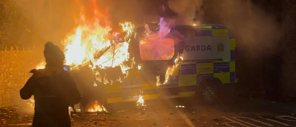 Crowd Sets Police Vehicle on Fire Near Hotel Housing Irish Migrants Following Alleged Sexual Assault of 10-Year-Old Girl