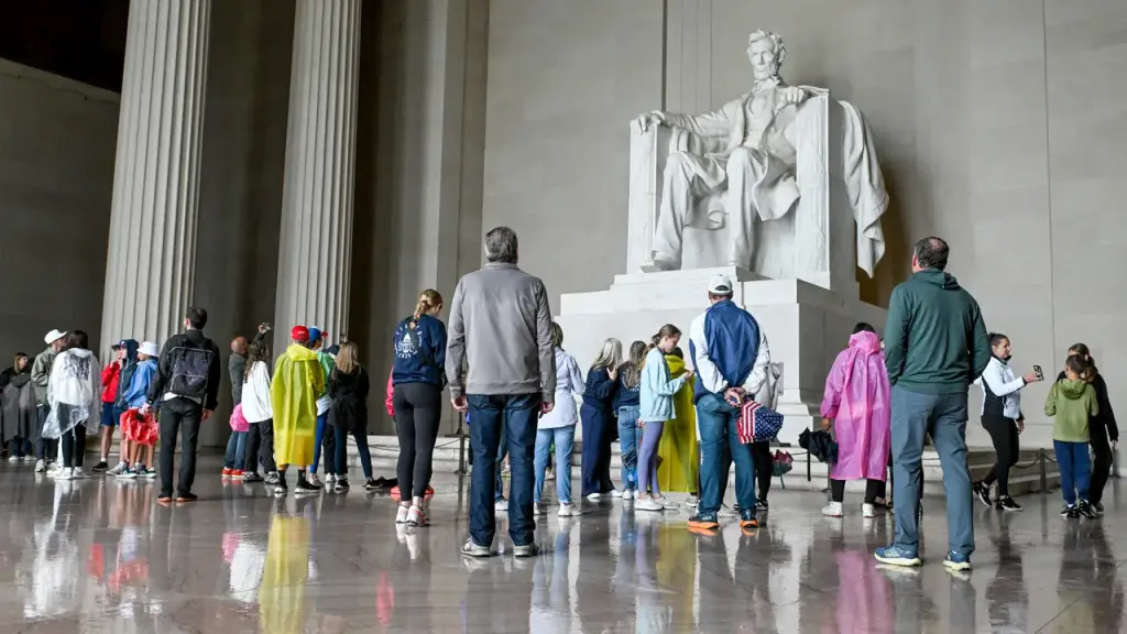 DC starts 'DC is Open' campaign to encourage tourism during government shutdown