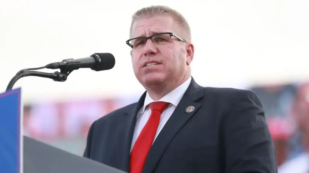 Darren Bailey's son, daughter-in-law, and grandchildren die in helicopter accident.