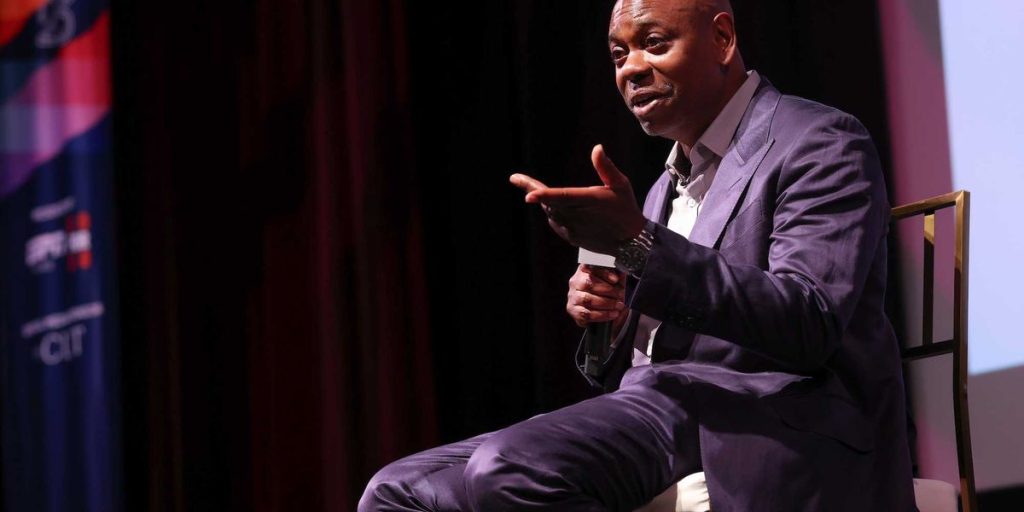 Dave Chappelle encounters strong criticism for his remarks about the US during his performance in Saudi Arabia.