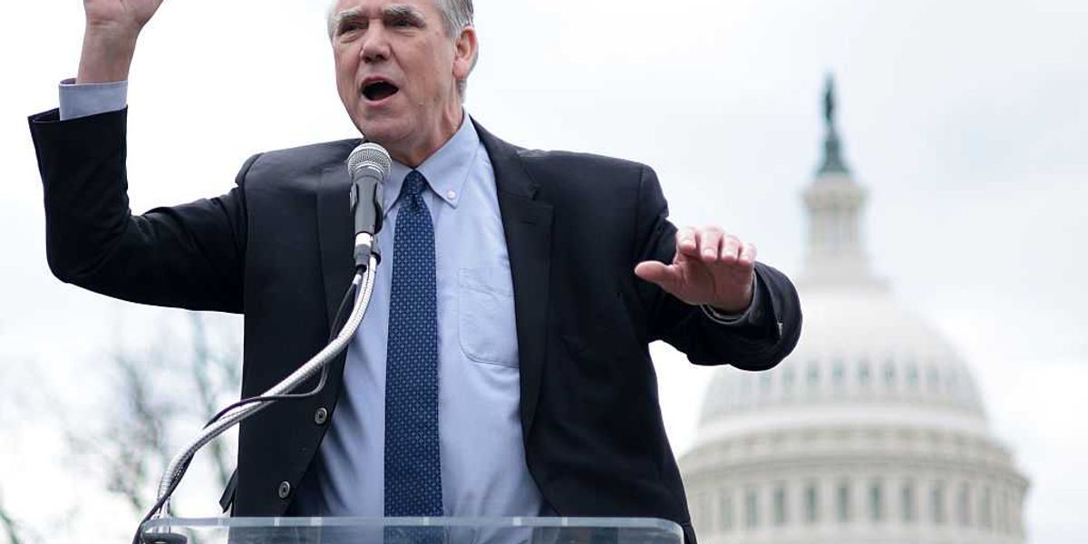 Democratic senator halts vote to end shutdown in protest of Trump's 'authoritarianism' during lengthy speech