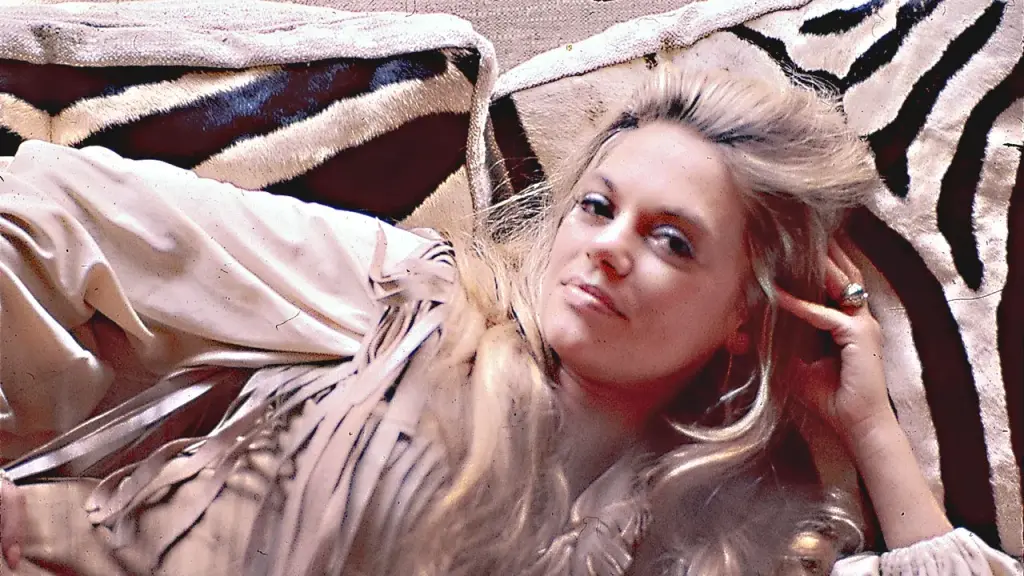 Dyan Cannon, 88, explains the confusion about her 'friends with benefits' comment.