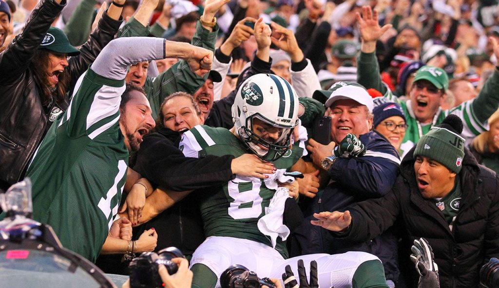 Eric Decker believes the NY Jets might be 'cursed' after their winless start to the season.