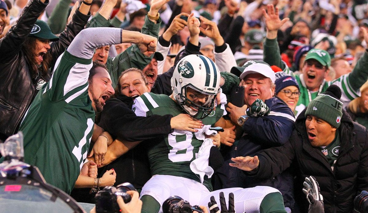 Eric Decker believes the NY Jets might be 'cursed' after their winless start to the season.