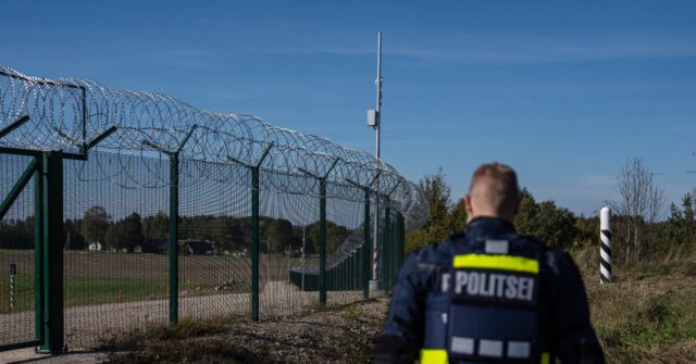 Estonia Closes Road to Russia Following Reports of Nearby Troops