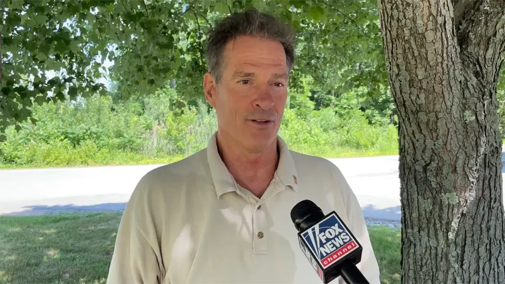 Ex-senator from the GOP gathers funds for tough New Hampshire primary