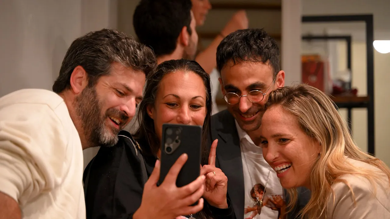 Families of hostages express gratitude to Trump after Hamas agrees to peace deal: video