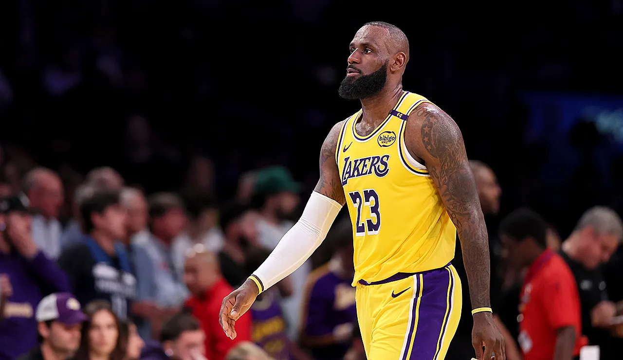 Fan sues LeBron James over ticket purchase due to misunderstanding an advertisement as a retirement announcement