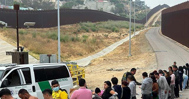 Fewer U.S. Dollars Are Being Sent Home by Migrants, According to Western Union