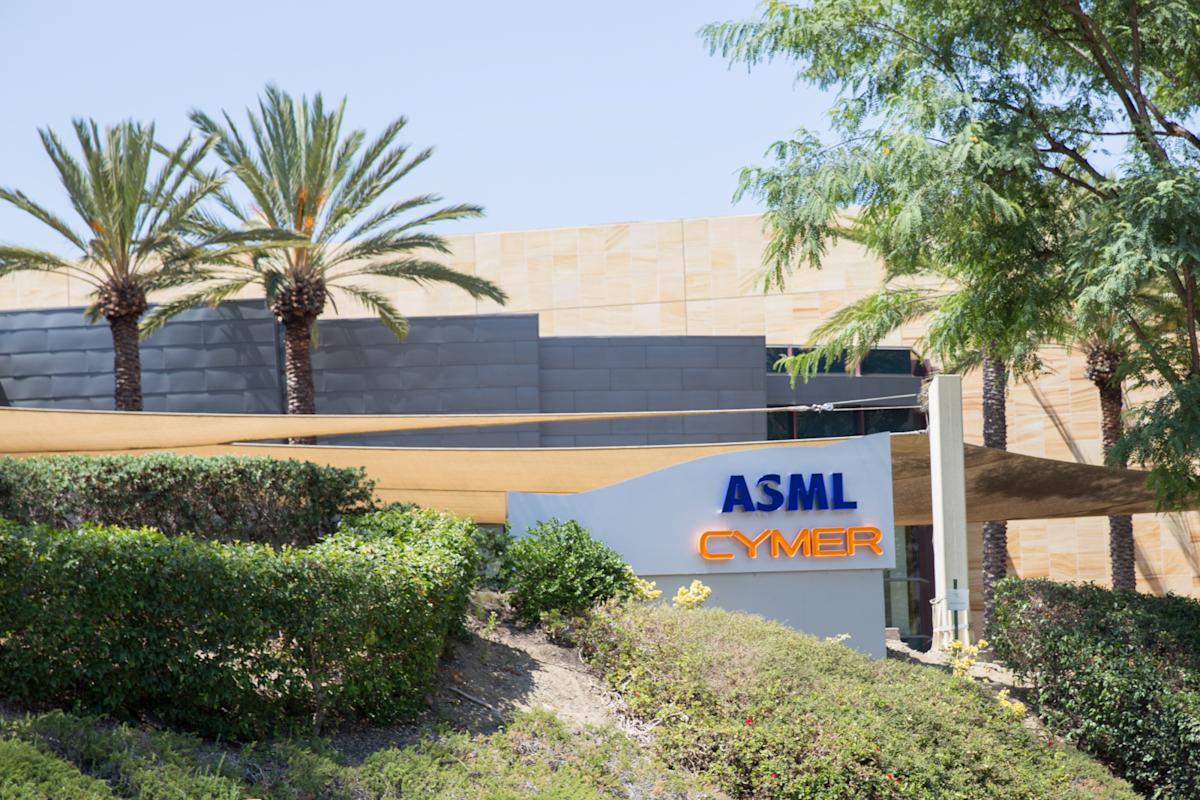 Forecast: 2 Stocks Expected to Surpass Palantir in Value in 5 Years