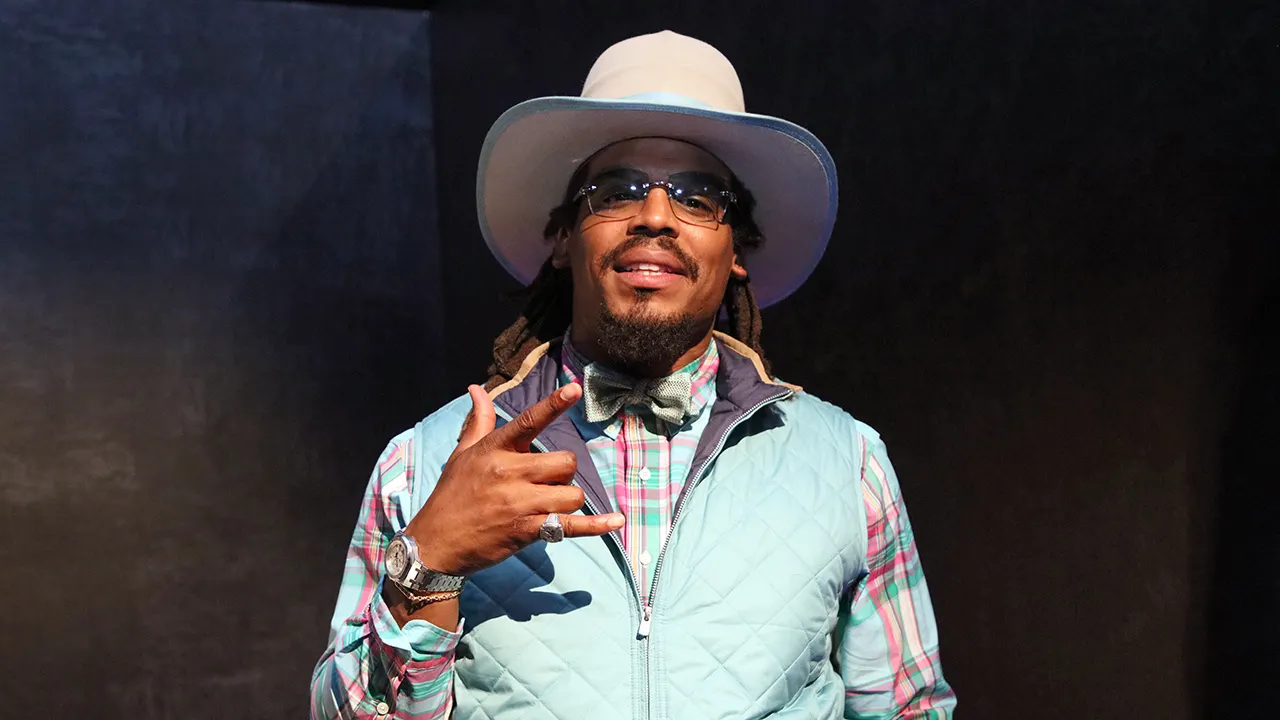 Former NFL player claims Browns are damaging Shedeur Sanders.