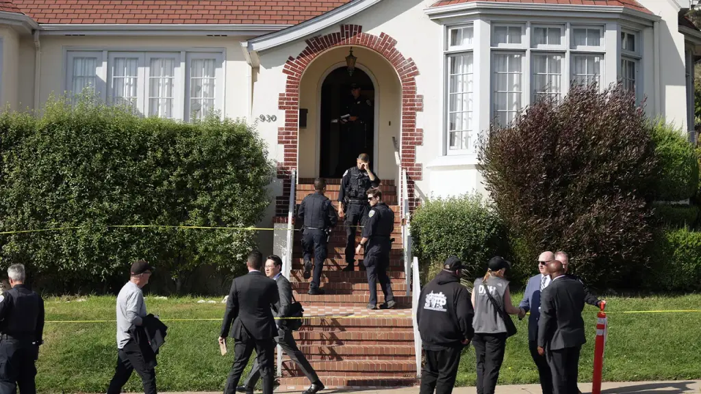 Four people discovered dead in a wealthy San Francisco area, police looking into it.