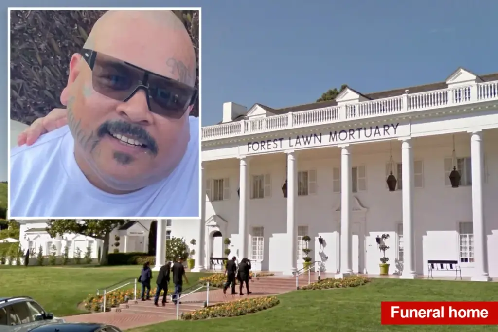 Funeral home shows incorrect body at memorial service, causing relative to have heart attack: family.