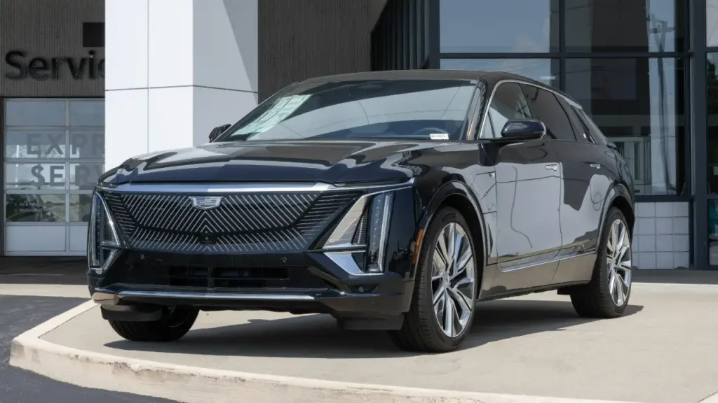 GM anticipates a $1.6 billion loss after the federal EV tax credit program concludes.