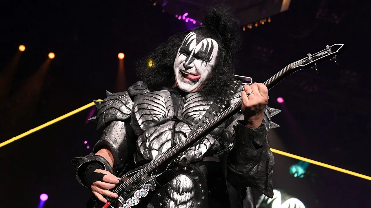Gene Simmons loses consciousness while driving, leads to minor accident in LA.