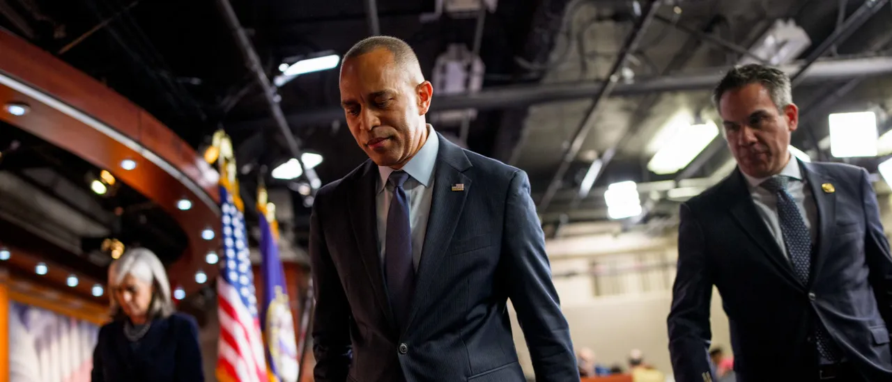 Hakeem Jeffries Finally Yielded to Socialist Zohran Mamdani Before Early Voting Begins