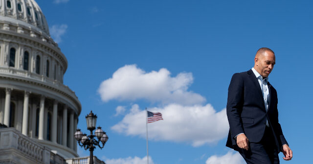 Hakeem Jeffries Hands Over the Democratic Party to Zohran Mamdani