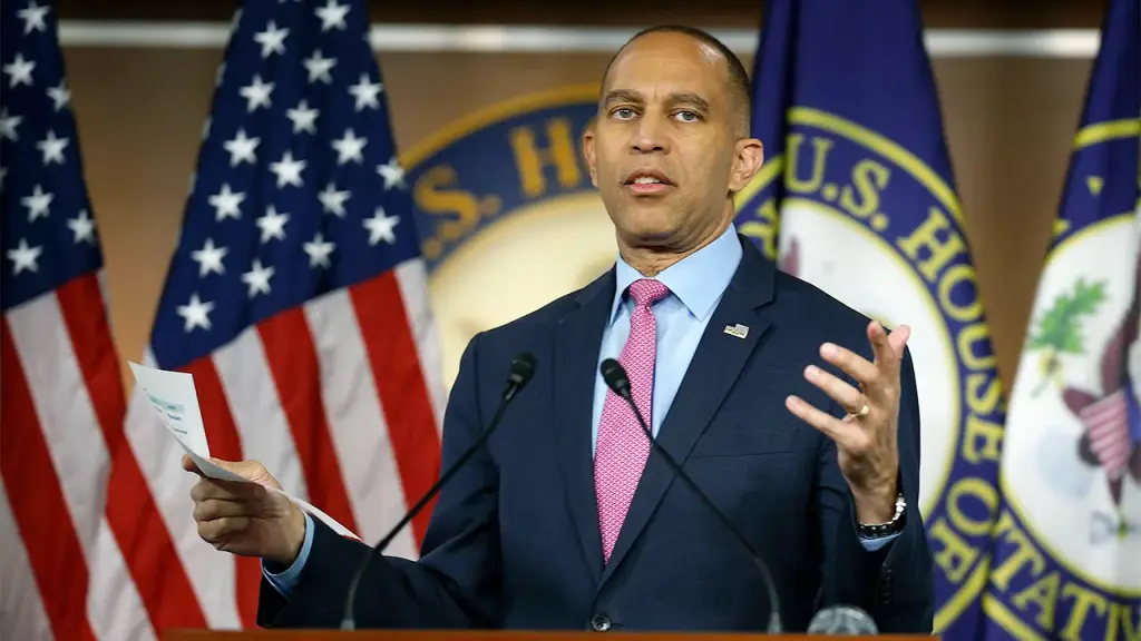 Hakeem Jeffries describes Trump's actions as 'unhinged' during the government shutdown