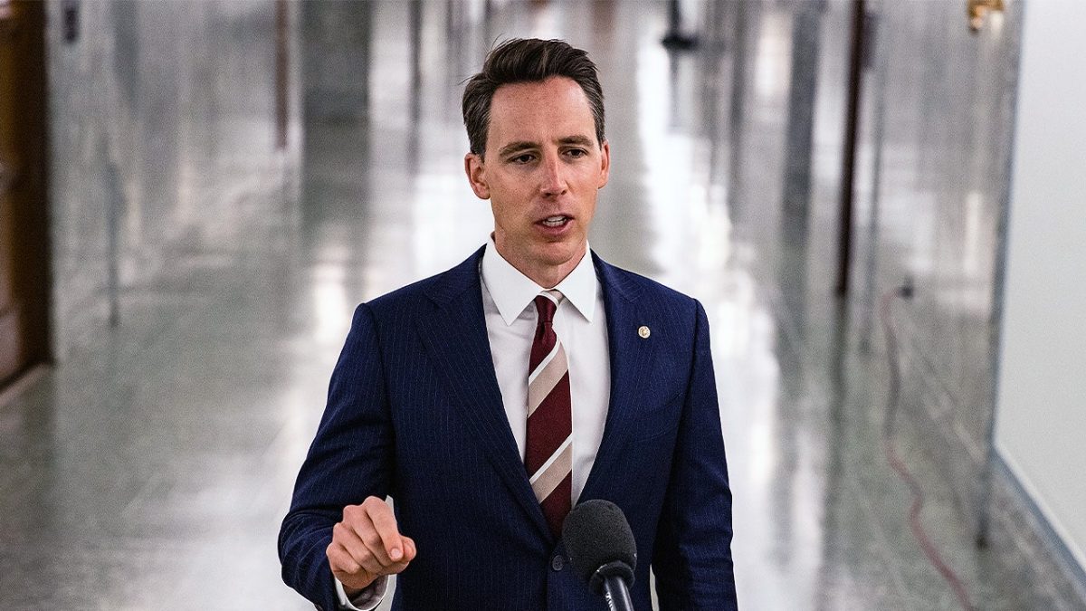 Hawley criticizes liberals for the White House dismantling following the statue destruction