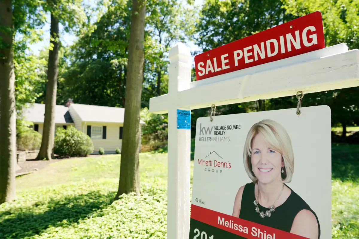 Home sales reach a seven-month peak as decreasing mortgage rates attract buyers