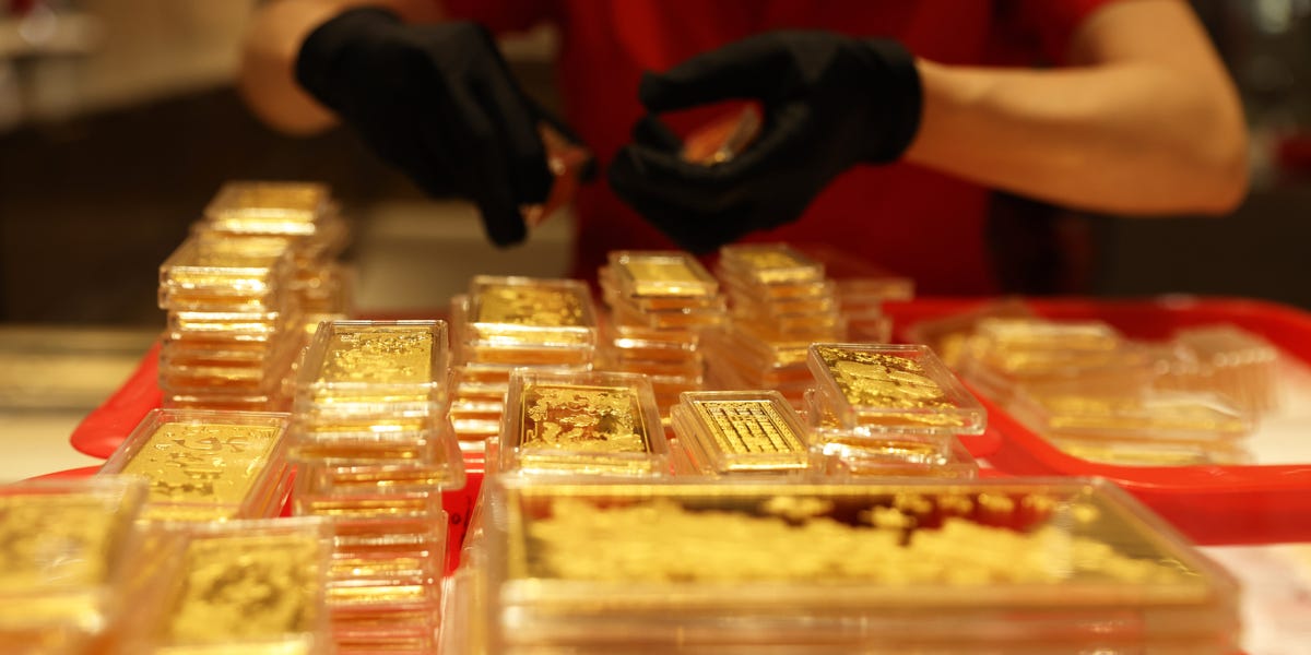 How much gold you should hold with prices hitting all-time highs, according to investment experts