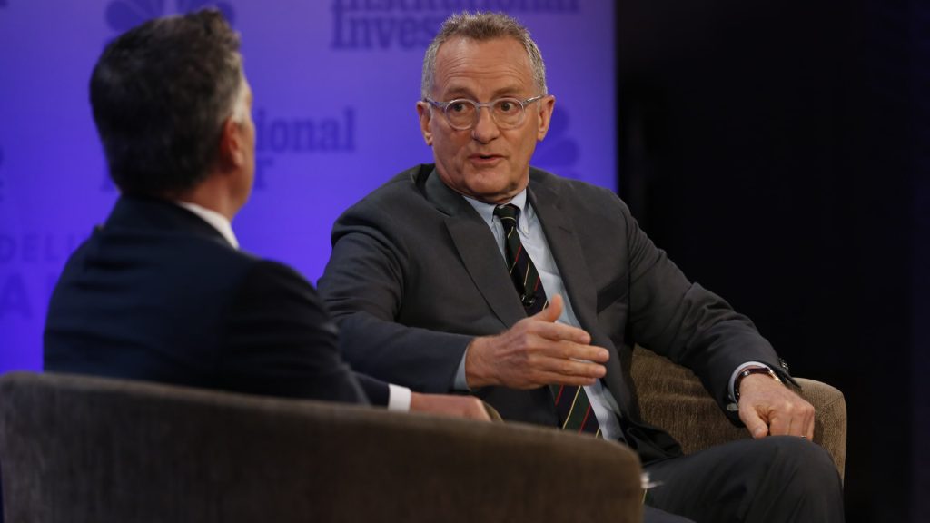 Howard Marks marks 35 years of writing his well-regarded memos, unsure if anyone read them initially.