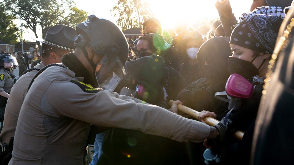 ICE agents said to be surrounded by vehicles in Broadview