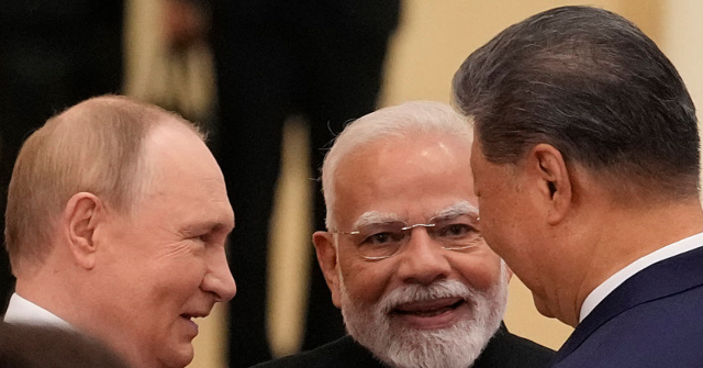India Leads in Purchasing Russian Oil and Restarts Direct Flights to China as U.S. Trade Discussions Halt