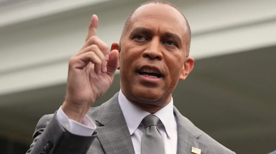 Jeffries: Trump hasn't allowed Johnson to discuss the shutdown